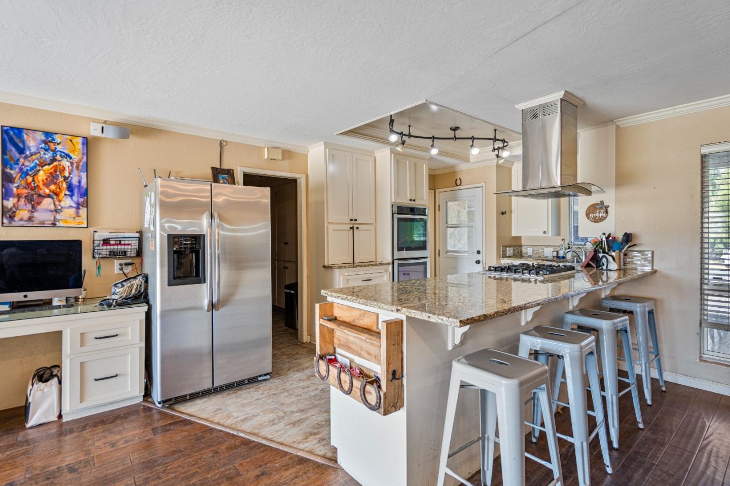 Detail Gallery Image 14 of 101 For 301 Carpenter Dr, Hollister,  CA 95023 - 4 Beds | 4 Baths