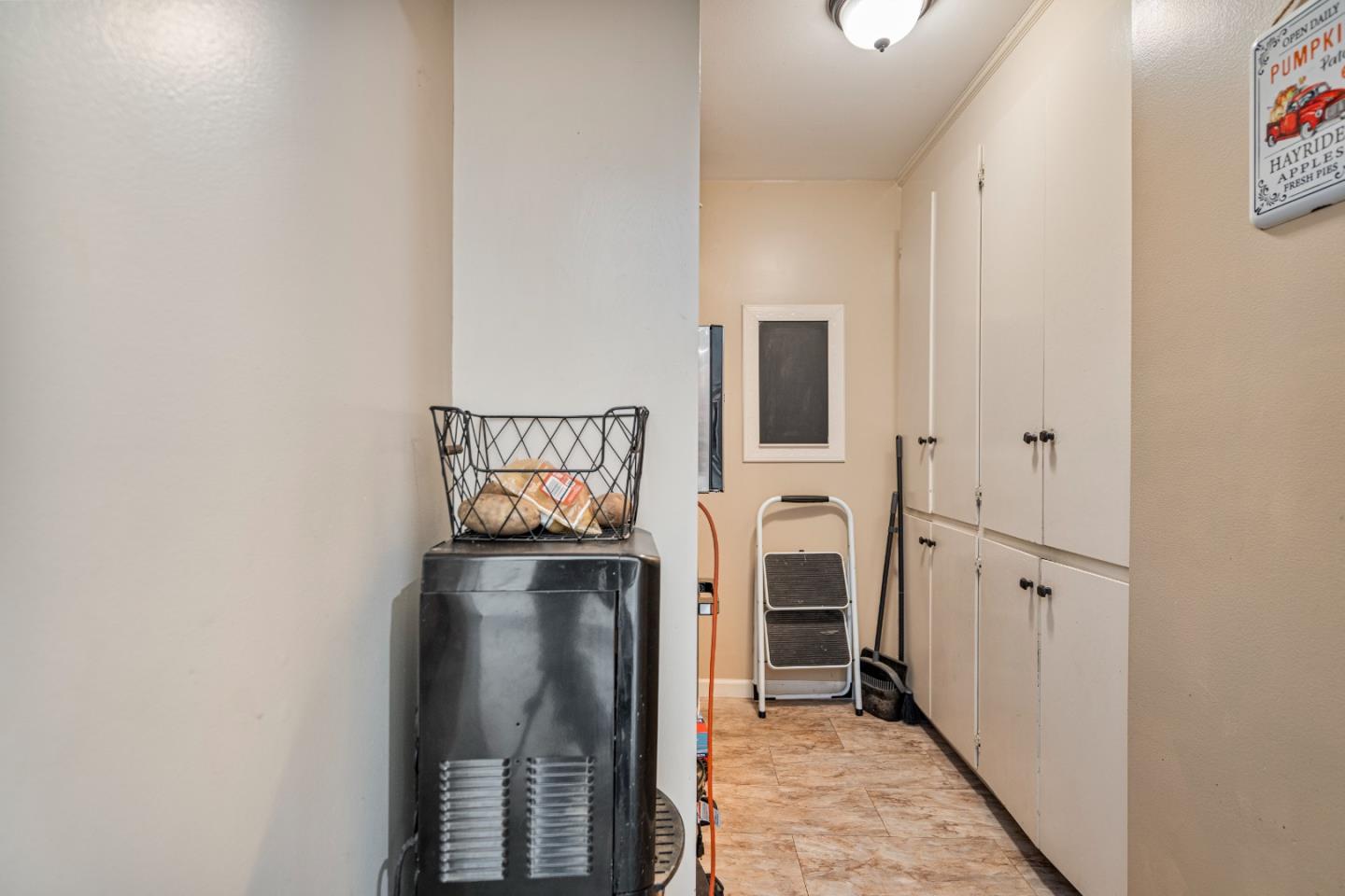 Detail Gallery Image 15 of 101 For 301 Carpenter Dr, Hollister,  CA 95023 - 4 Beds | 4 Baths