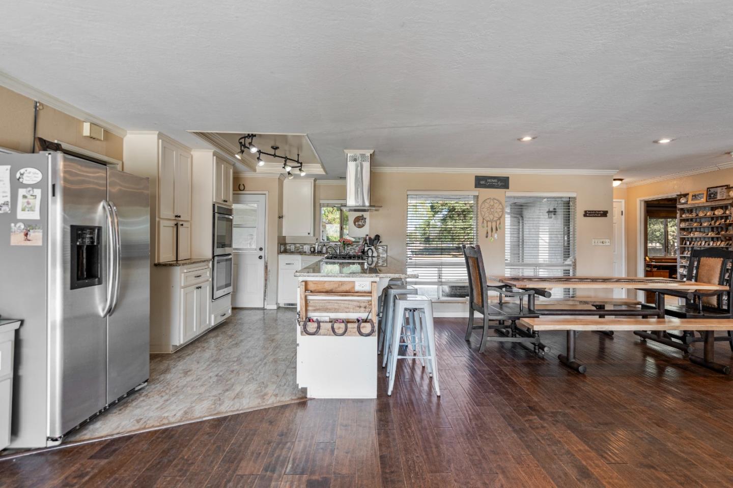 Detail Gallery Image 16 of 101 For 301 Carpenter Dr, Hollister,  CA 95023 - 4 Beds | 4 Baths