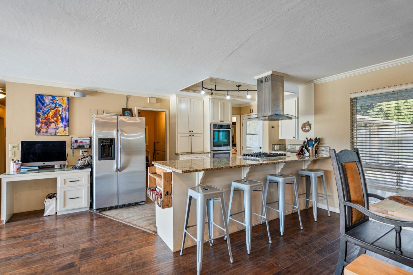 Detail Gallery Image 17 of 101 For 301 Carpenter Dr, Hollister,  CA 95023 - 4 Beds | 4 Baths