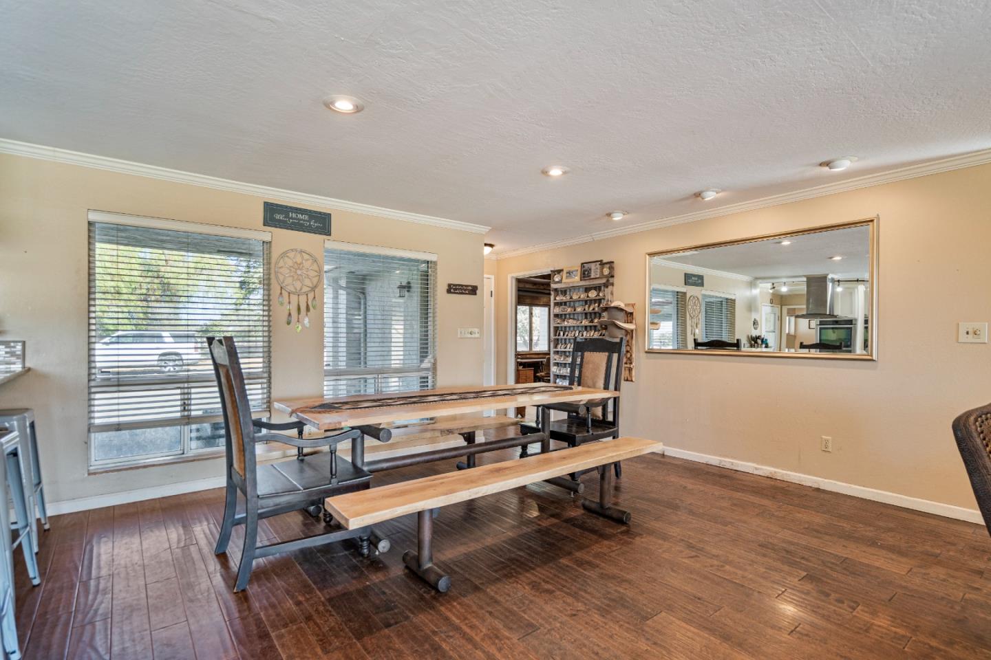 Detail Gallery Image 18 of 101 For 301 Carpenter Dr, Hollister,  CA 95023 - 4 Beds | 4 Baths