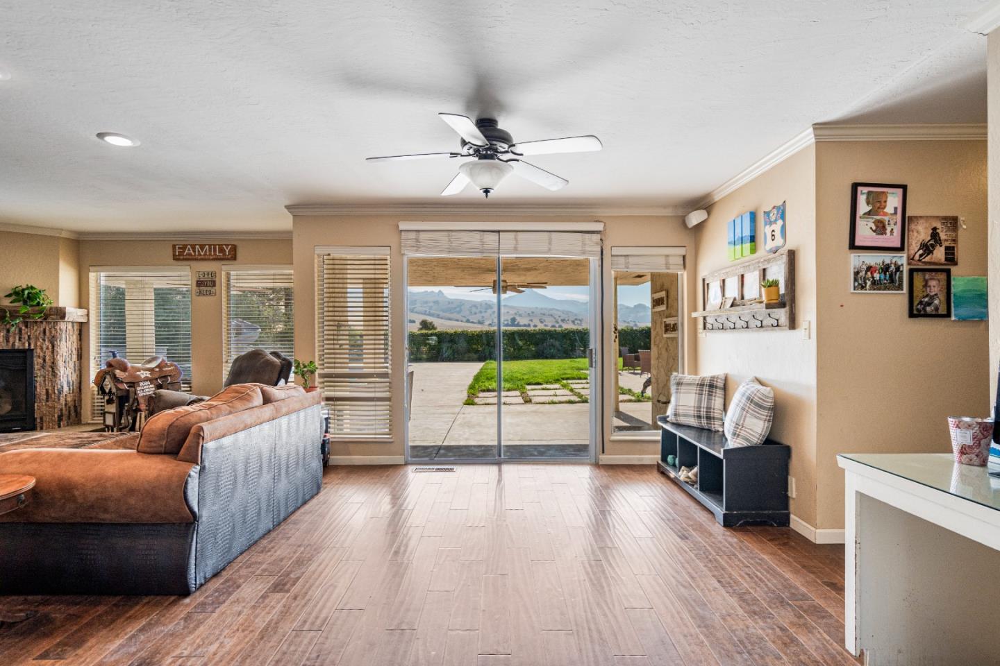 Detail Gallery Image 20 of 101 For 301 Carpenter Dr, Hollister,  CA 95023 - 4 Beds | 4 Baths