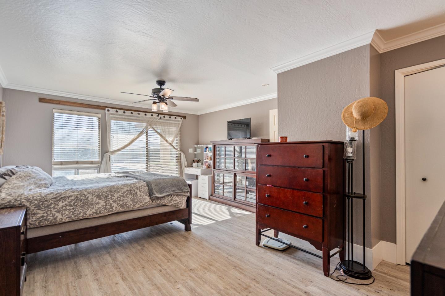 Detail Gallery Image 25 of 101 For 301 Carpenter Dr, Hollister,  CA 95023 - 4 Beds | 4 Baths