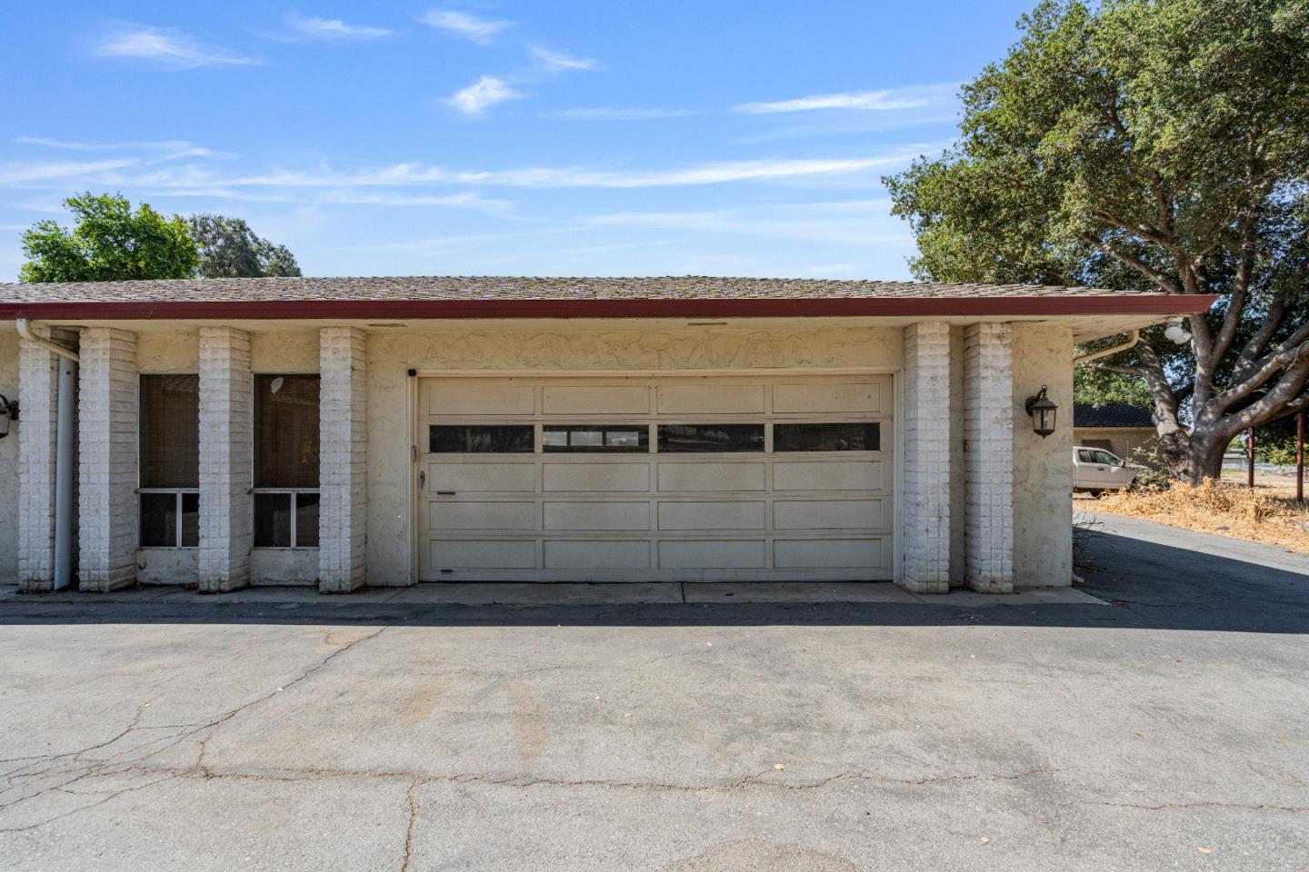 Detail Gallery Image 4 of 101 For 301 Carpenter Dr, Hollister,  CA 95023 - 4 Beds | 4 Baths