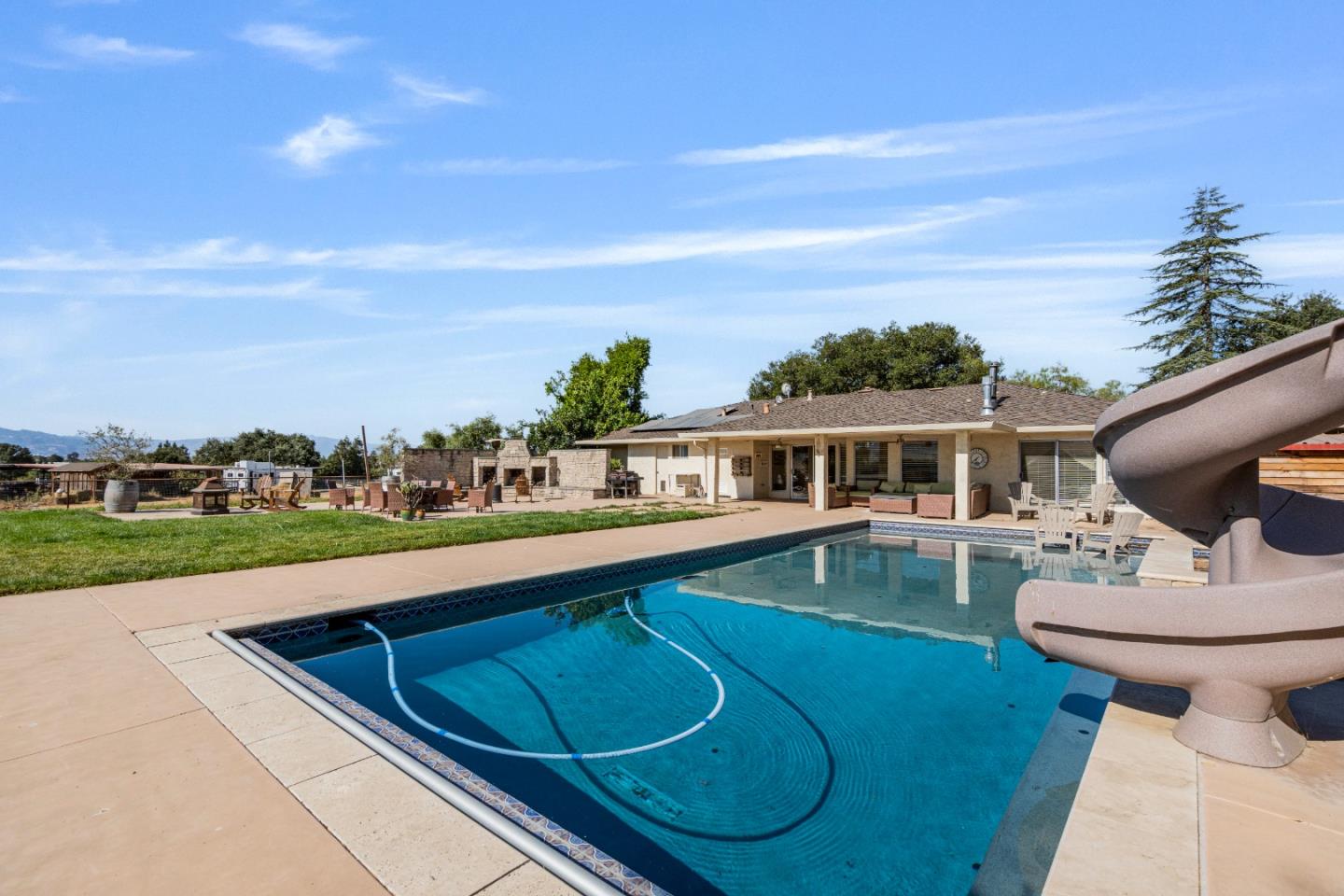 Detail Gallery Image 49 of 101 For 301 Carpenter Dr, Hollister,  CA 95023 - 4 Beds | 4 Baths