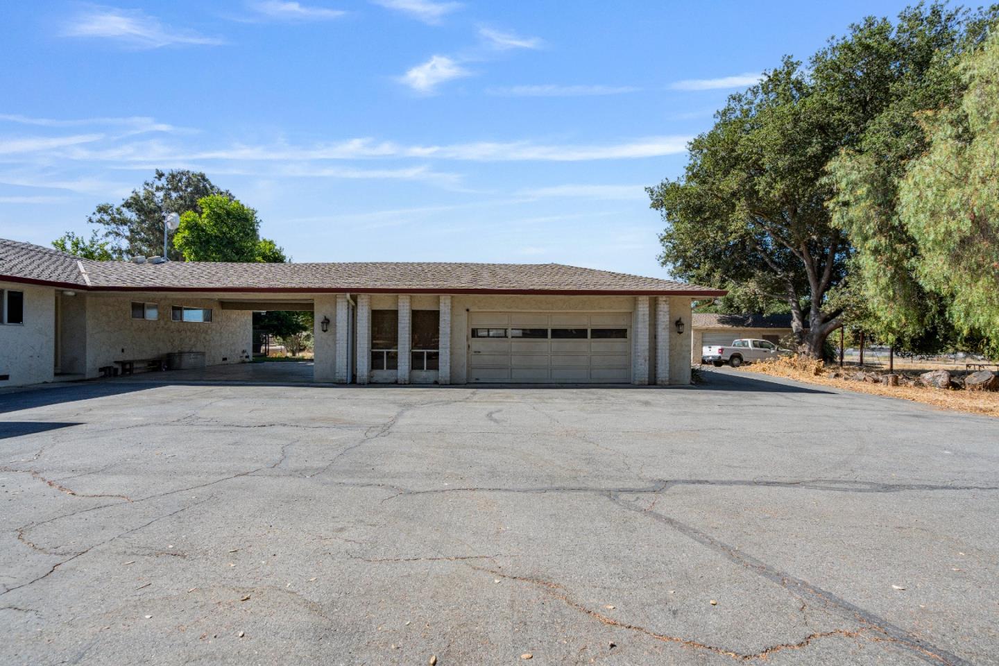 Detail Gallery Image 5 of 101 For 301 Carpenter Dr, Hollister,  CA 95023 - 4 Beds | 4 Baths
