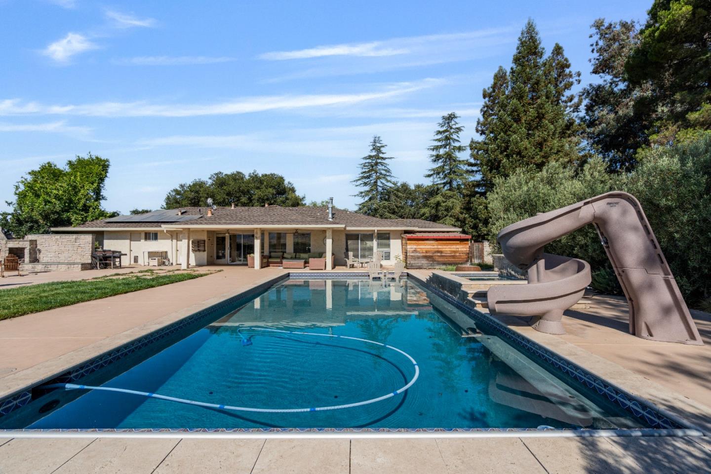 Detail Gallery Image 50 of 101 For 301 Carpenter Dr, Hollister,  CA 95023 - 4 Beds | 4 Baths