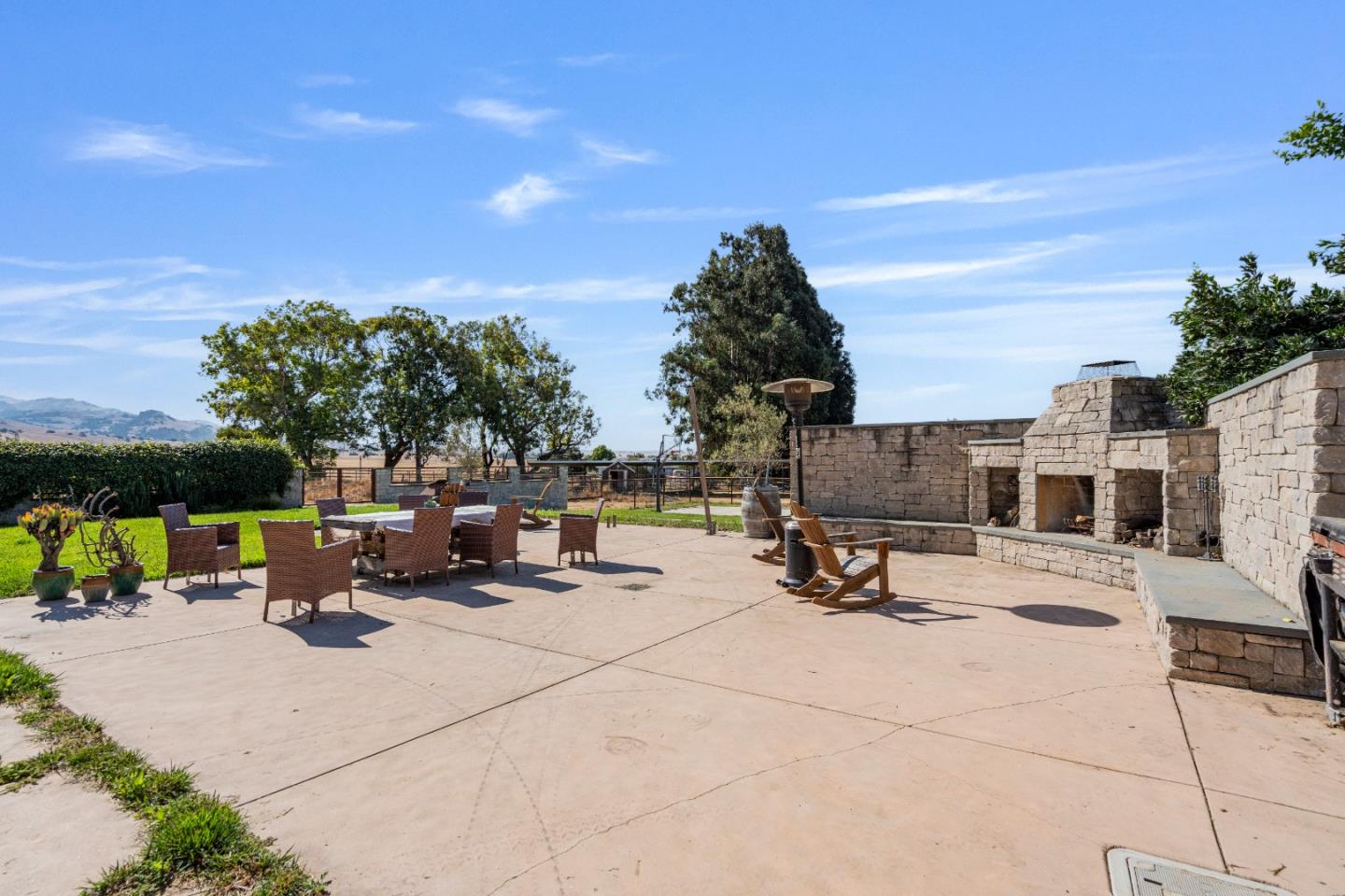 Detail Gallery Image 51 of 101 For 301 Carpenter Dr, Hollister,  CA 95023 - 4 Beds | 4 Baths