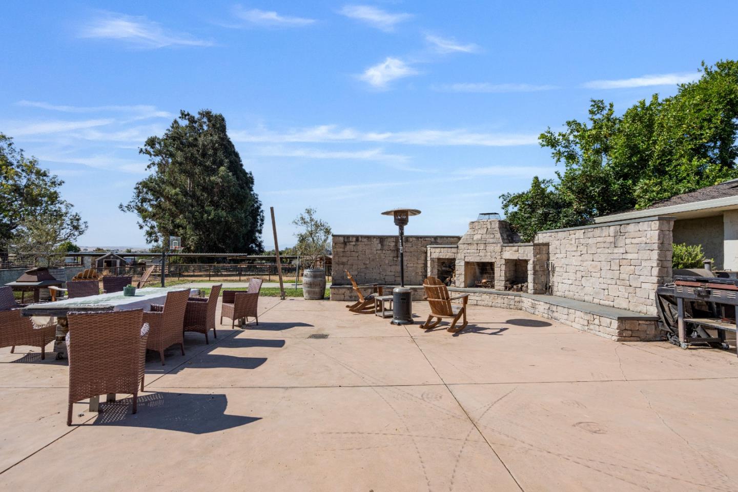 Detail Gallery Image 52 of 101 For 301 Carpenter Dr, Hollister,  CA 95023 - 4 Beds | 4 Baths