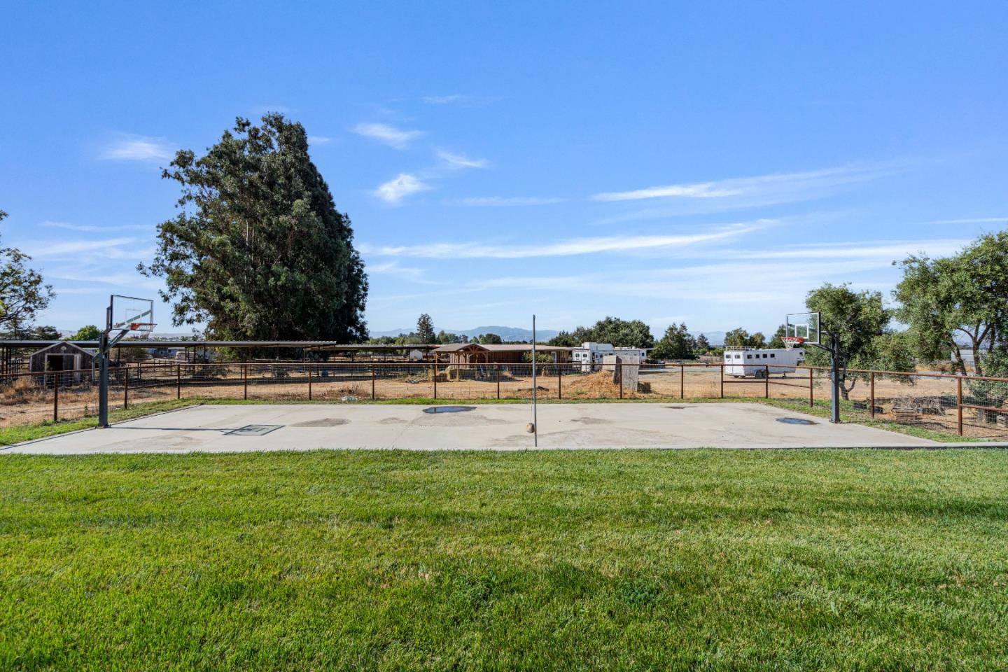 Detail Gallery Image 58 of 101 For 301 Carpenter Dr, Hollister,  CA 95023 - 4 Beds | 4 Baths