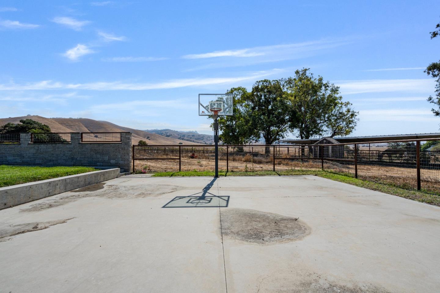 Detail Gallery Image 60 of 101 For 301 Carpenter Dr, Hollister,  CA 95023 - 4 Beds | 4 Baths