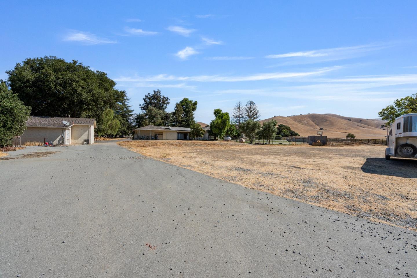 Detail Gallery Image 70 of 101 For 301 Carpenter Dr, Hollister,  CA 95023 - 4 Beds | 4 Baths