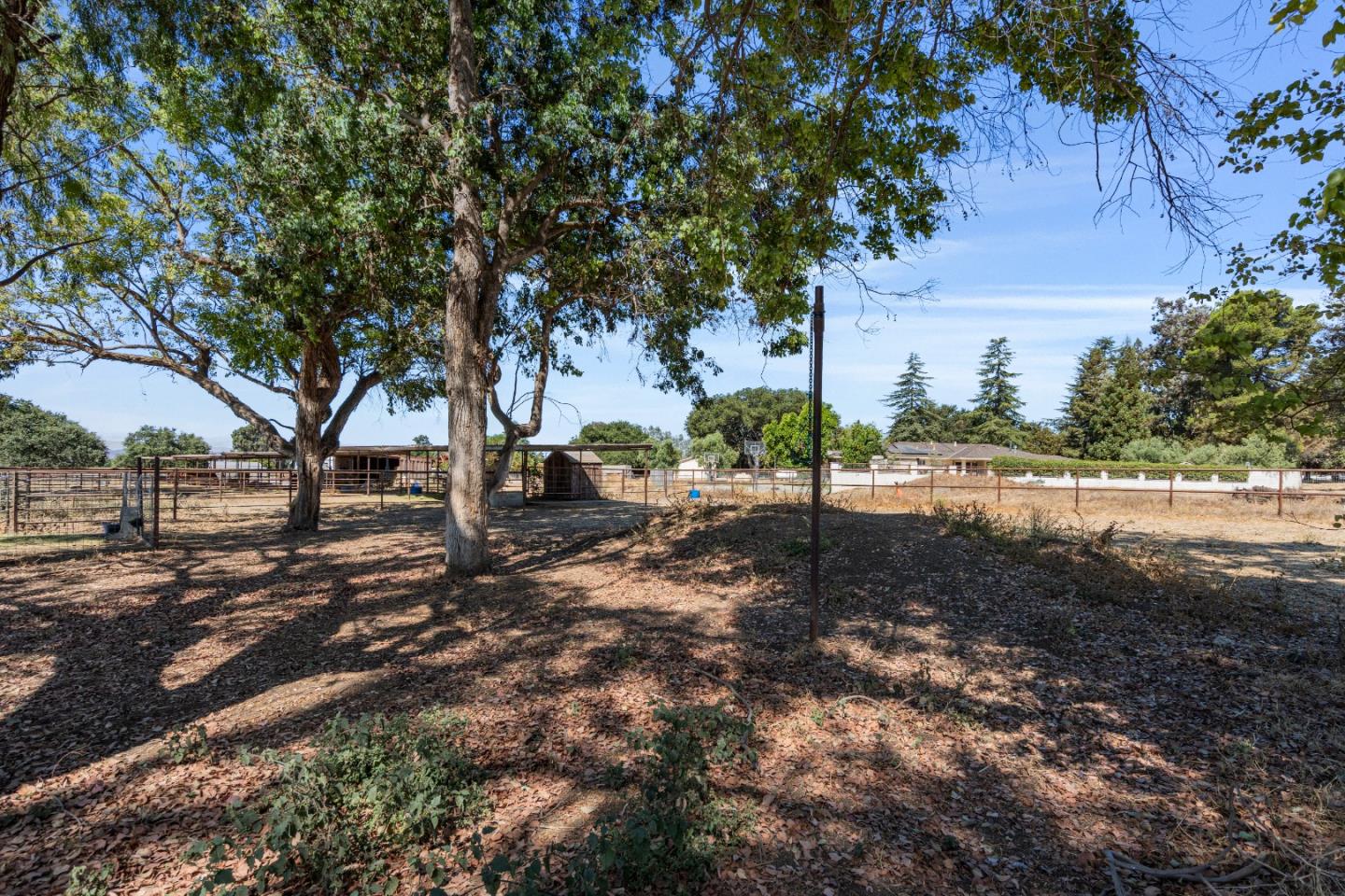 Detail Gallery Image 80 of 101 For 301 Carpenter Dr, Hollister,  CA 95023 - 4 Beds | 4 Baths