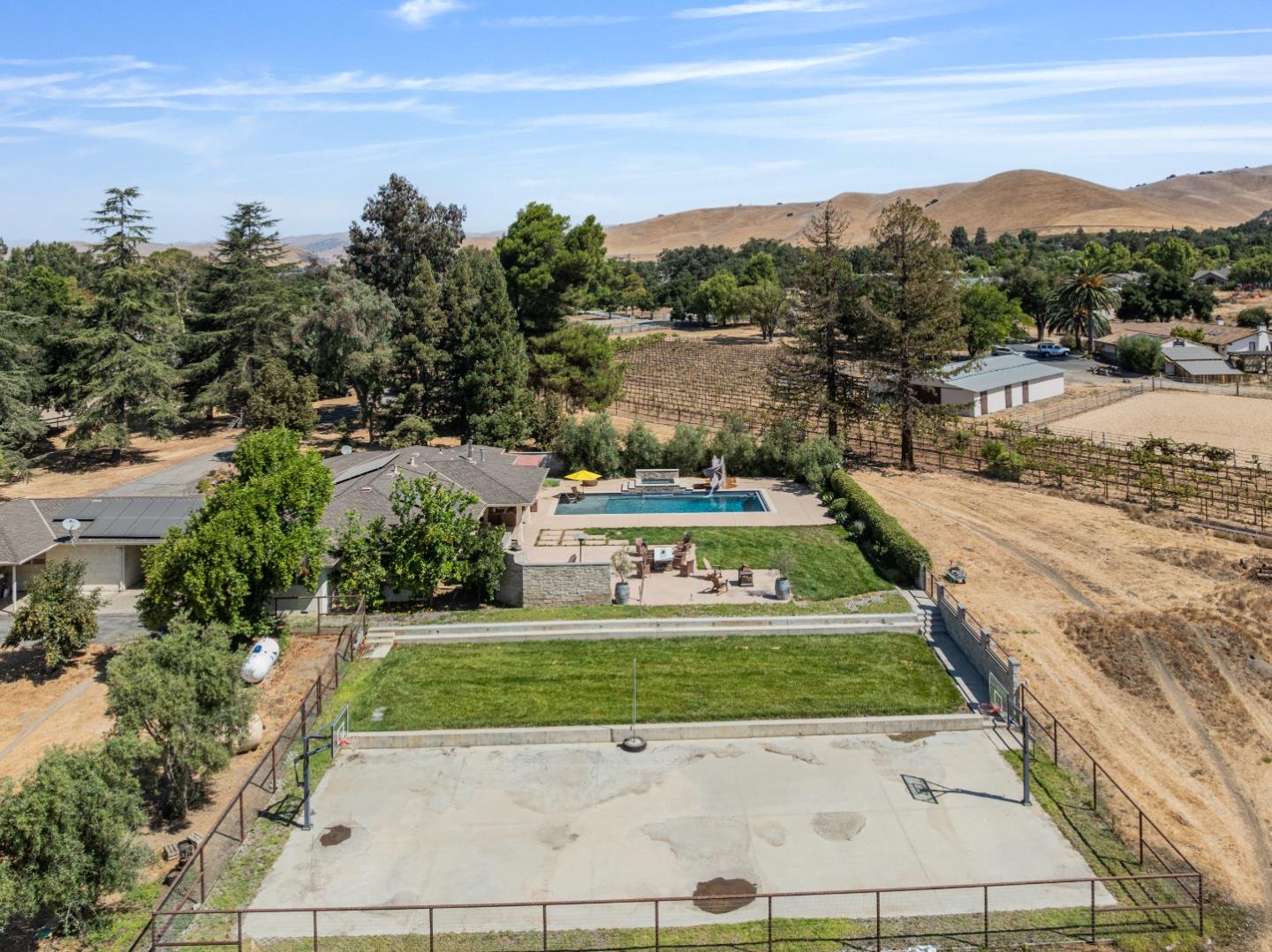 Detail Gallery Image 90 of 101 For 301 Carpenter Dr, Hollister,  CA 95023 - 4 Beds | 4 Baths