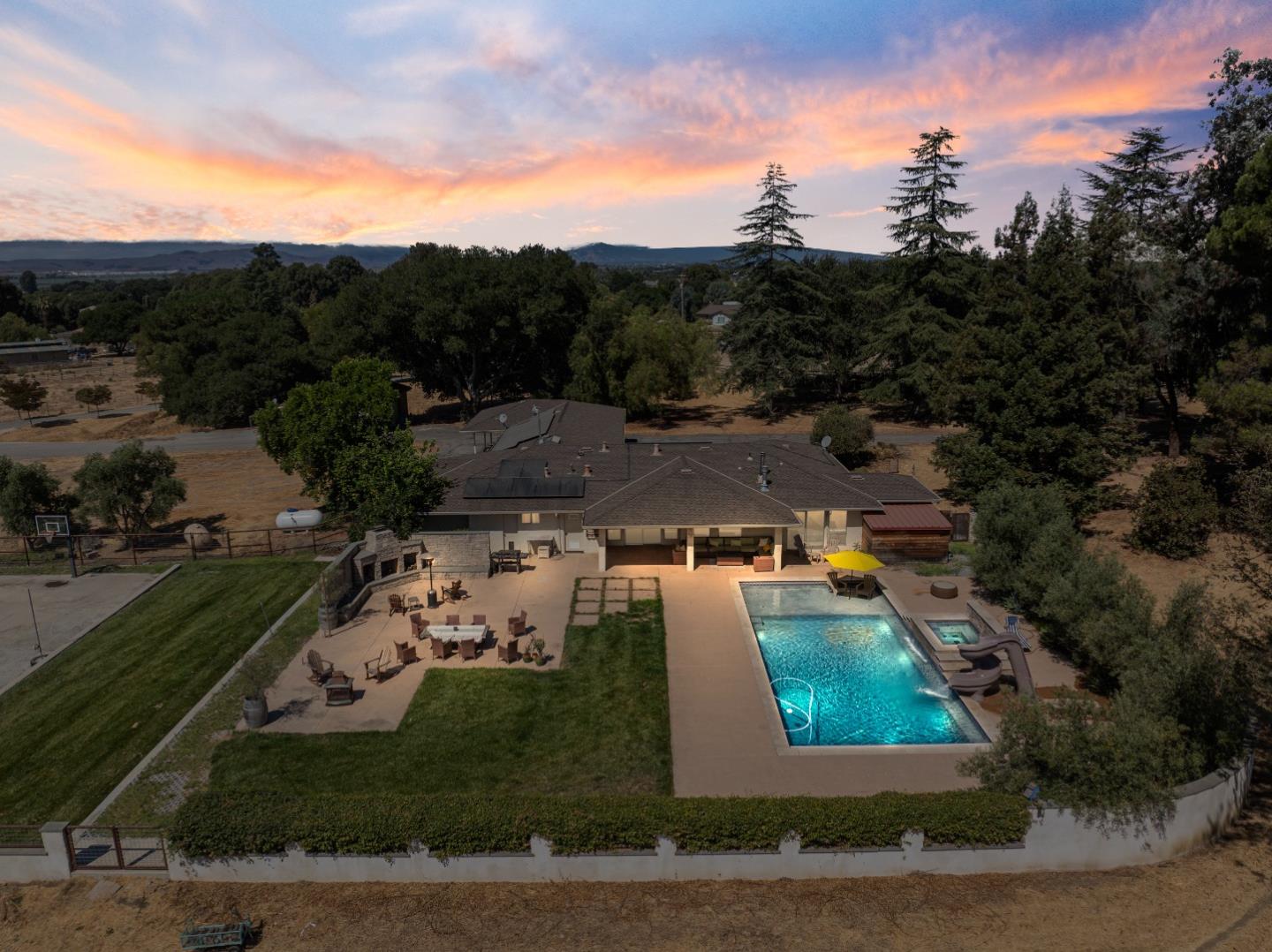Detail Gallery Image 92 of 101 For 301 Carpenter Dr, Hollister,  CA 95023 - 4 Beds | 4 Baths