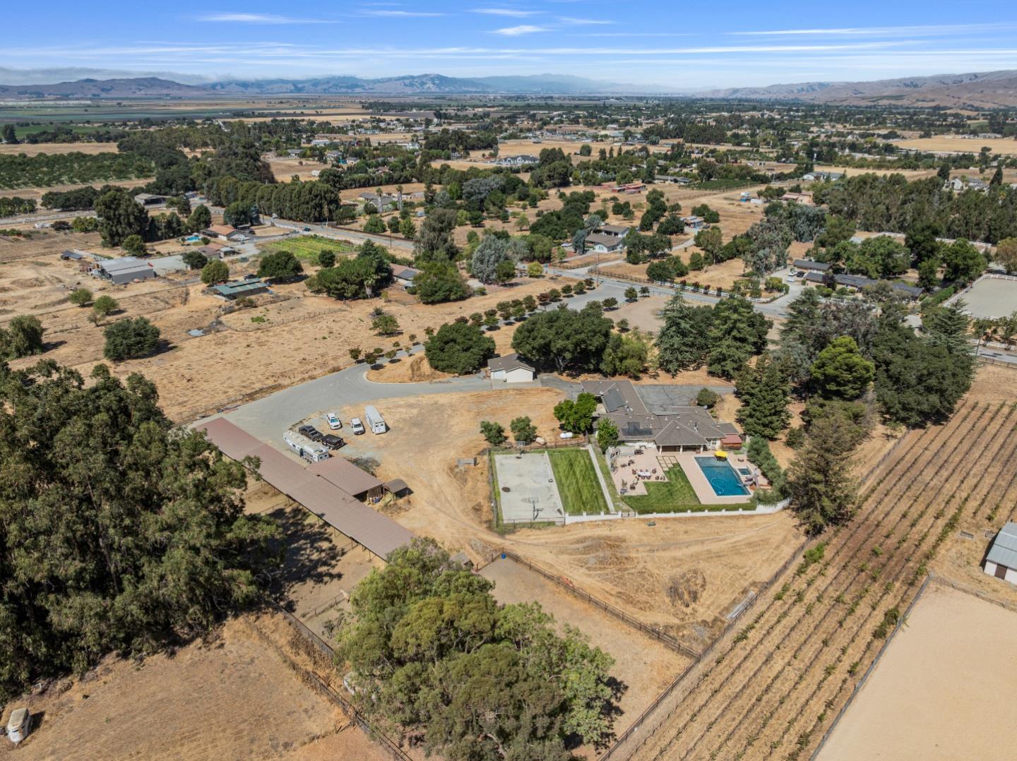 Detail Gallery Image 98 of 101 For 301 Carpenter Dr, Hollister,  CA 95023 - 4 Beds | 4 Baths