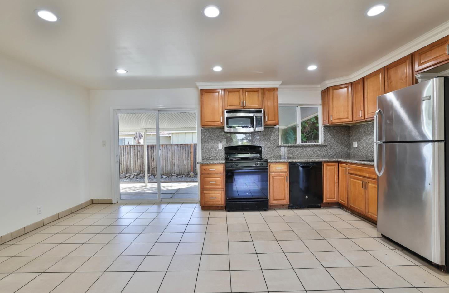 Detail Gallery Image 7 of 34 For 6875 Normandy, Newark,  CA 94560 - 3 Beds | 2 Baths