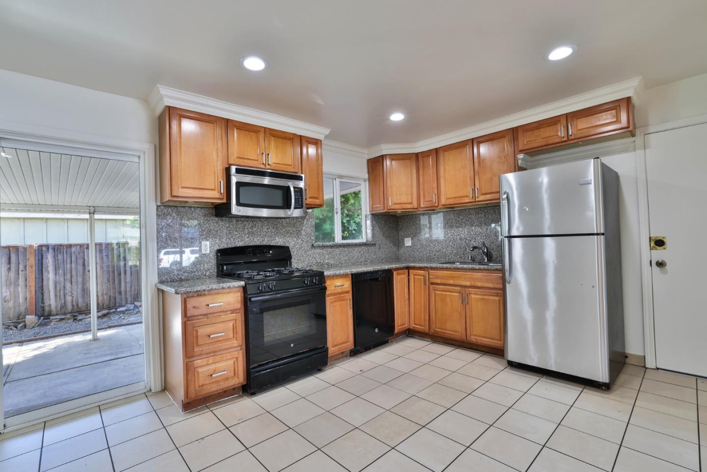 Detail Gallery Image 8 of 34 For 6875 Normandy, Newark,  CA 94560 - 3 Beds | 2 Baths