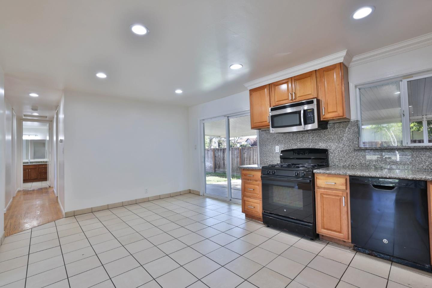 Detail Gallery Image 9 of 34 For 6875 Normandy, Newark,  CA 94560 - 3 Beds | 2 Baths