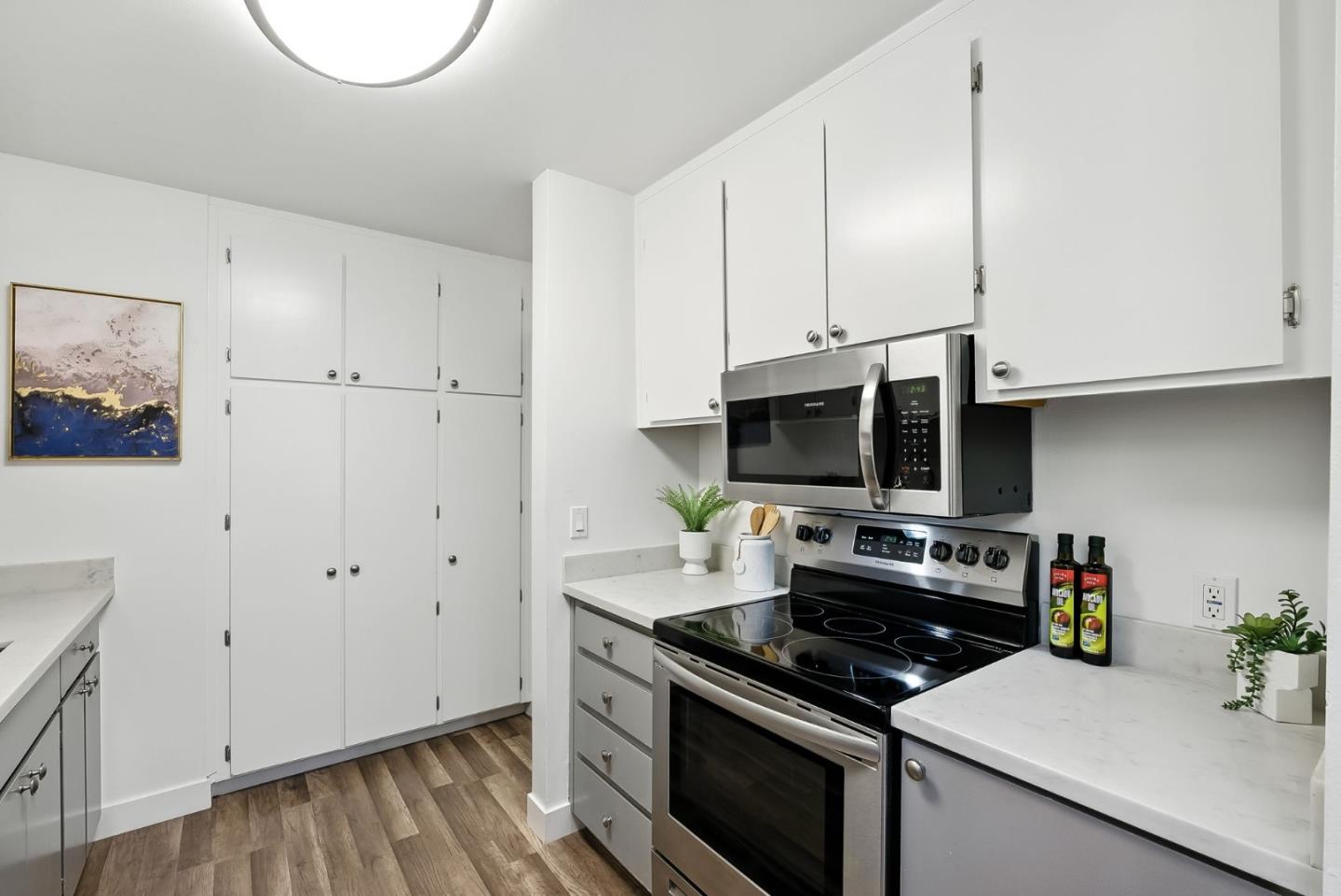 Detail Gallery Image 10 of 25 For 505 Cypress Point Dr #223,  Mountain View,  CA 94043 - 1 Beds | 1 Baths