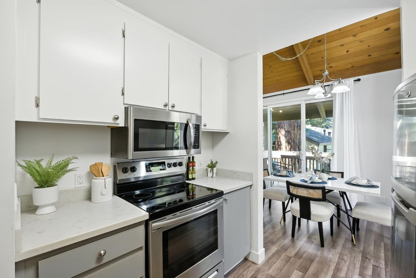 Detail Gallery Image 11 of 25 For 505 Cypress Point Dr #223,  Mountain View,  CA 94043 - 1 Beds | 1 Baths