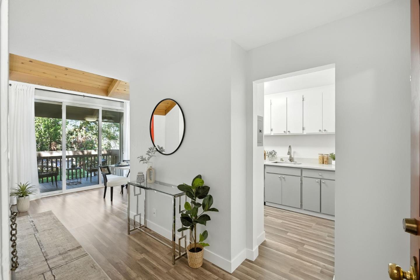Detail Gallery Image 6 of 25 For 505 Cypress Point Dr #223,  Mountain View,  CA 94043 - 1 Beds | 1 Baths