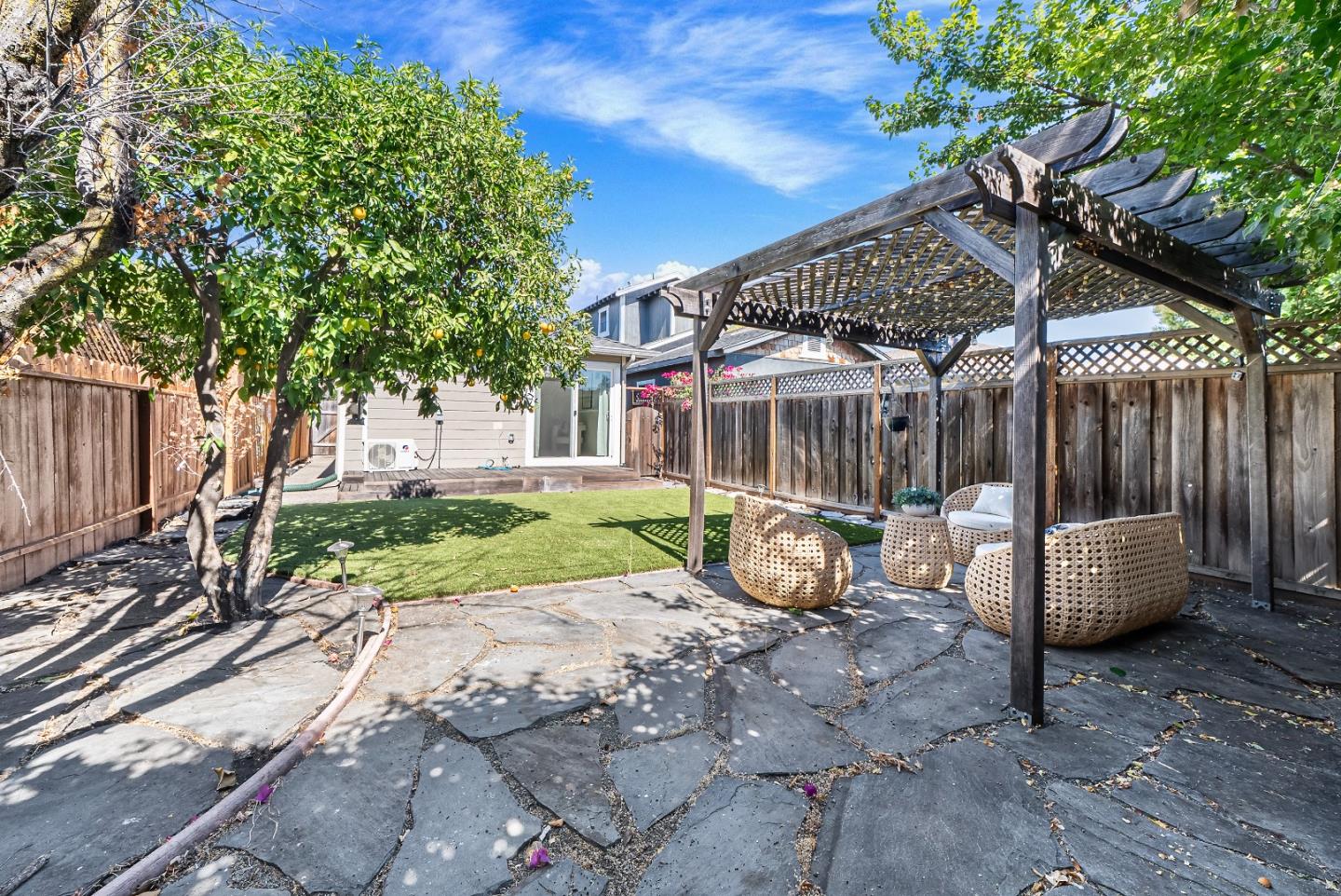 Detail Gallery Image 10 of 14 For 1112 Junipero Ave, Redwood City,  CA 94061 - 2 Beds | 2 Baths