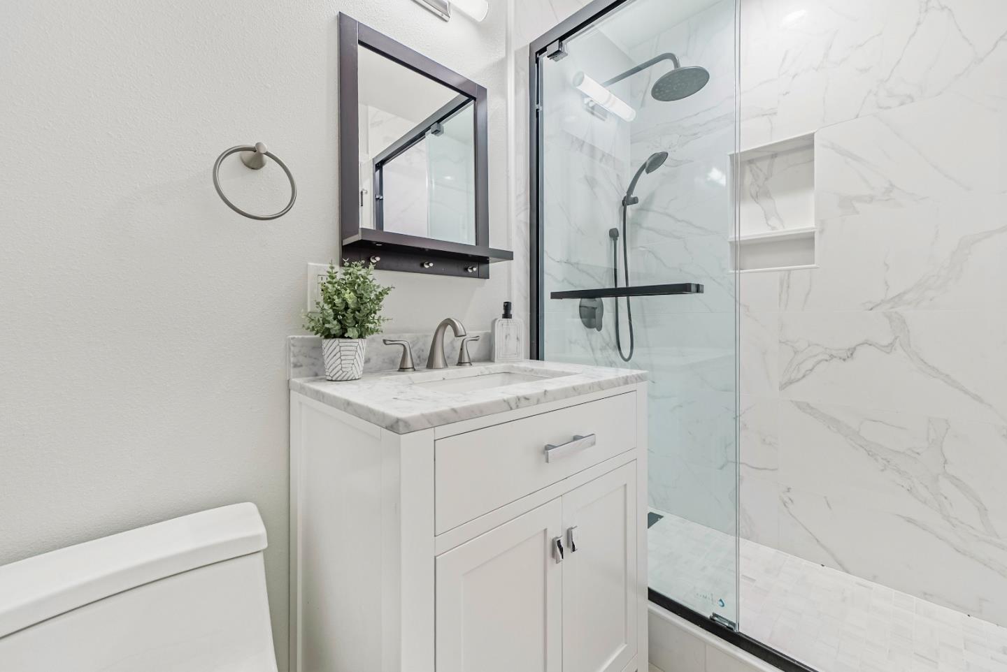 Detail Gallery Image 9 of 14 For 1112 Junipero Ave, Redwood City,  CA 94061 - 2 Beds | 2 Baths