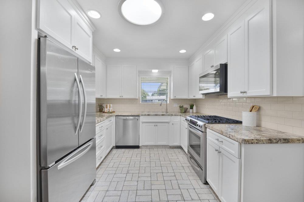Detail Gallery Image 7 of 30 For 365 Heidi Dr, Morgan Hill,  CA 95037 - 3 Beds | 2 Baths
