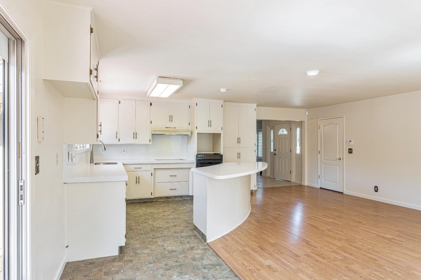 Detail Gallery Image 12 of 38 For 1223 La Canada Way, Salinas,  CA 93901 - 3 Beds | 2 Baths