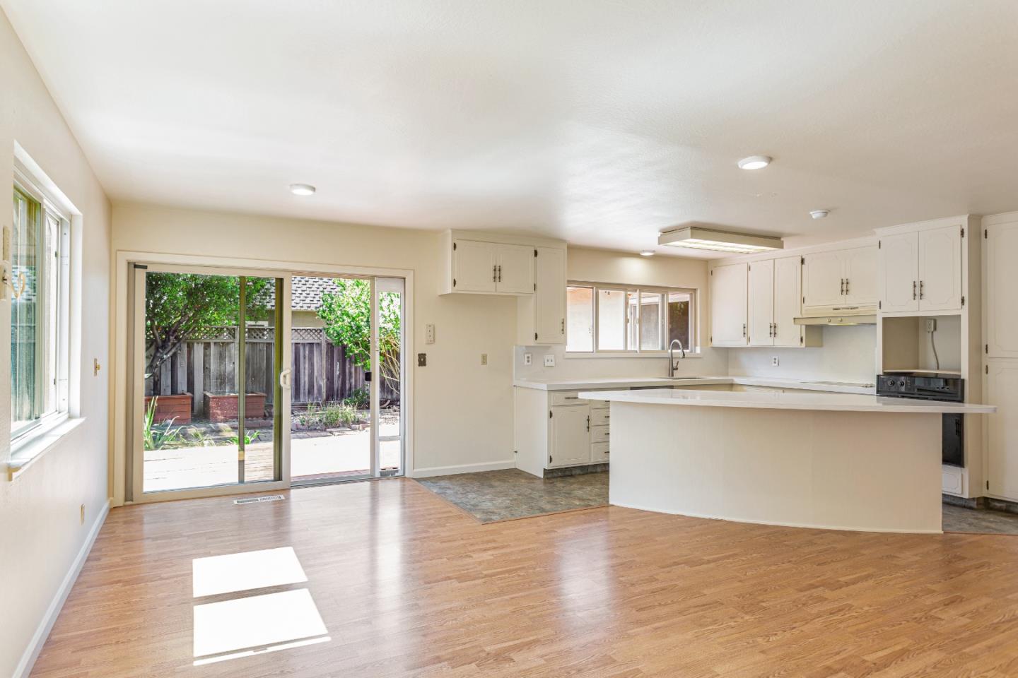 Detail Gallery Image 13 of 38 For 1223 La Canada Way, Salinas,  CA 93901 - 3 Beds | 2 Baths