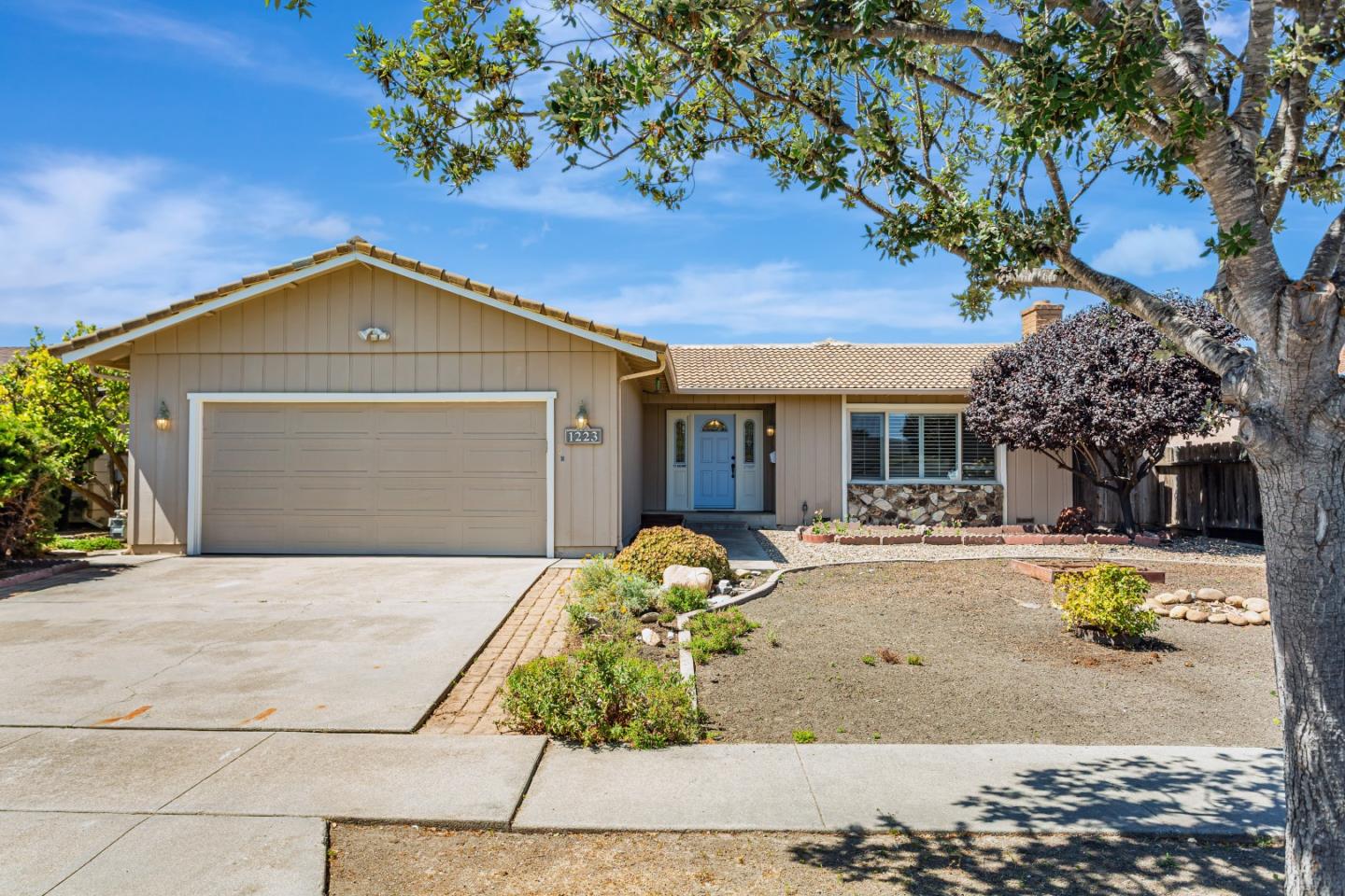Detail Gallery Image 2 of 38 For 1223 La Canada Way, Salinas,  CA 93901 - 3 Beds | 2 Baths