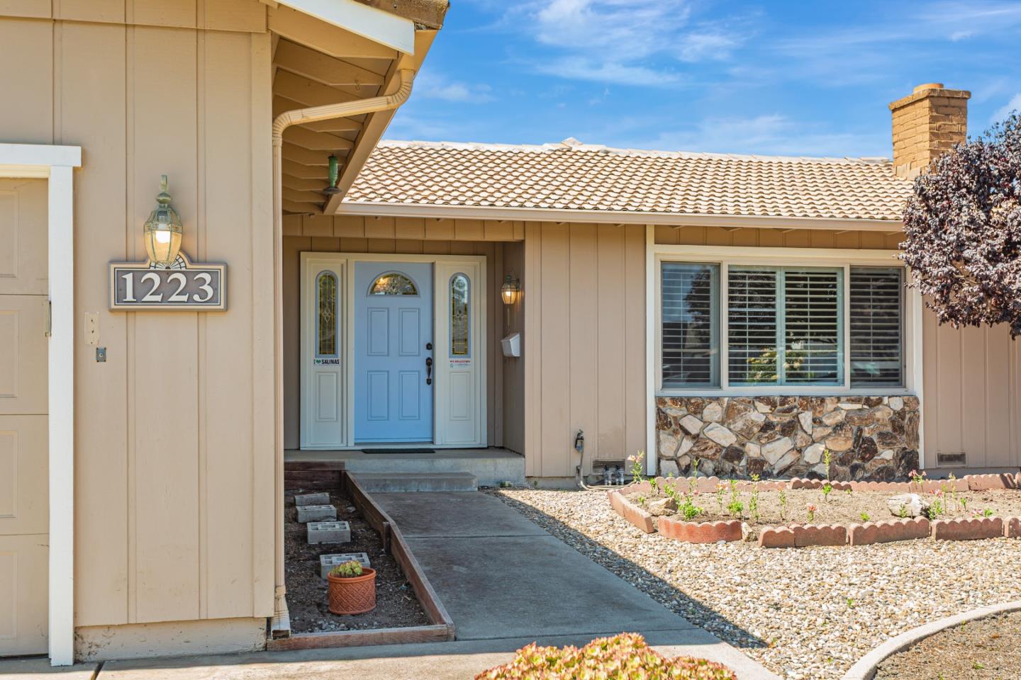 Detail Gallery Image 4 of 38 For 1223 La Canada Way, Salinas,  CA 93901 - 3 Beds | 2 Baths