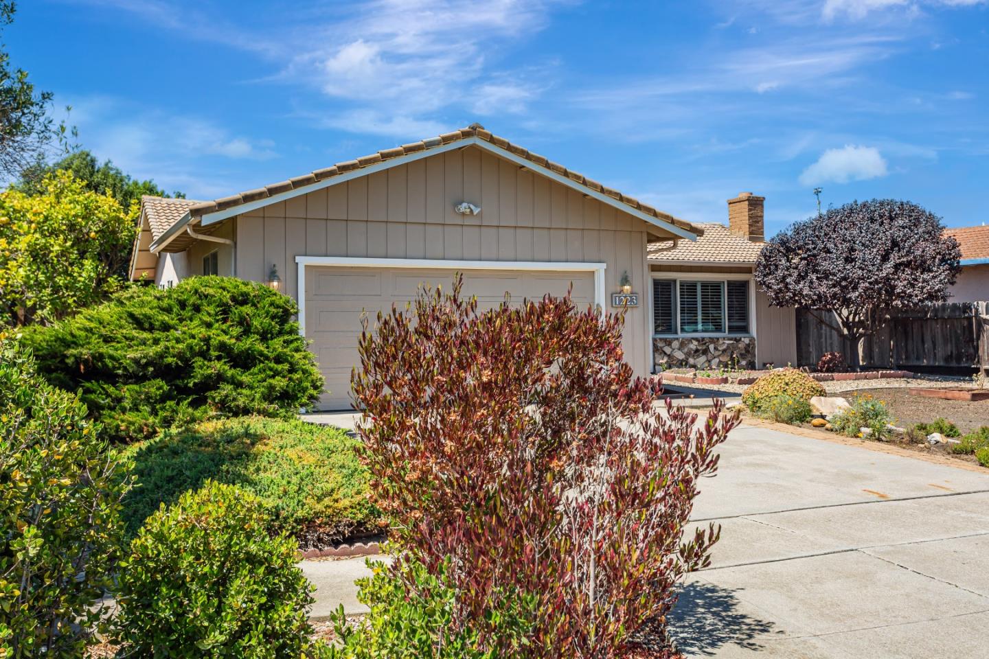 Detail Gallery Image 6 of 38 For 1223 La Canada Way, Salinas,  CA 93901 - 3 Beds | 2 Baths