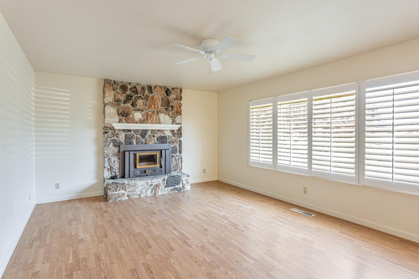 Detail Gallery Image 9 of 38 For 1223 La Canada Way, Salinas,  CA 93901 - 3 Beds | 2 Baths