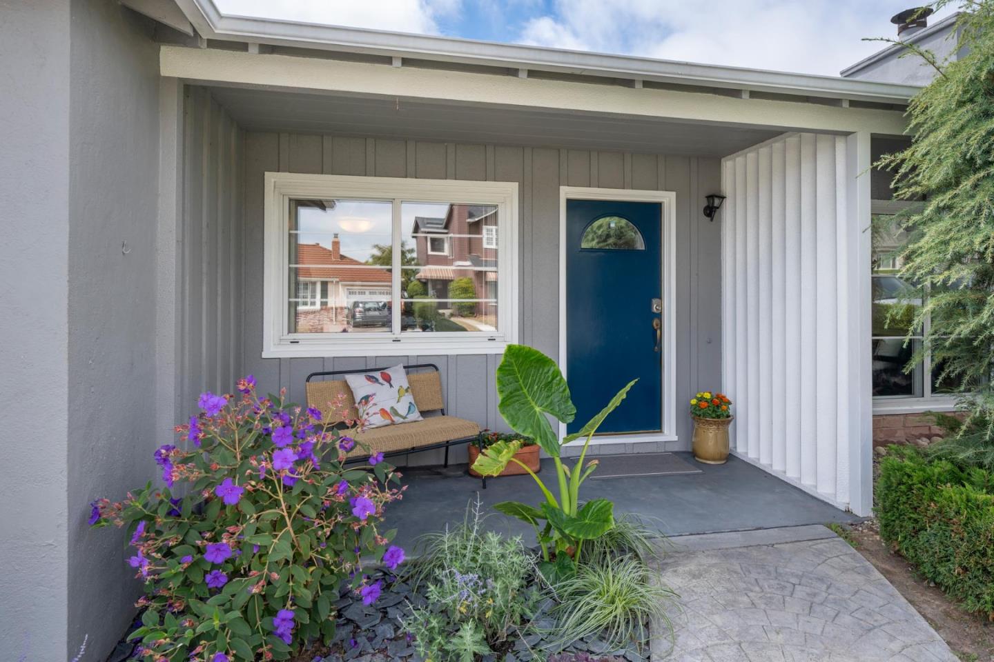 Detail Gallery Image 2 of 15 For 555 Acacia Ave, San Bruno,  CA 94066 - 2 Beds | 2 Baths