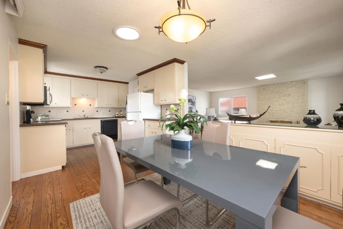Detail Gallery Image 6 of 15 For 555 Acacia Ave, San Bruno,  CA 94066 - 2 Beds | 2 Baths