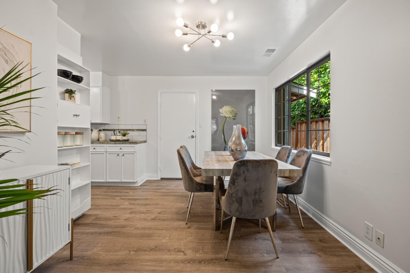 Detail Gallery Image 10 of 37 For 920 Stony Hill Rd, Redwood City,  CA 94061 - 3 Beds | 2 Baths