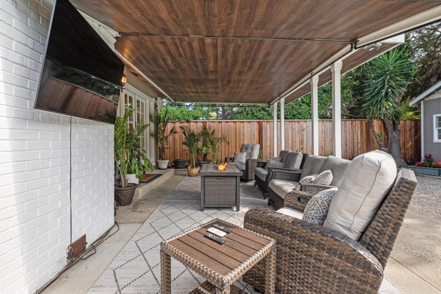 Detail Gallery Image 24 of 37 For 920 Stony Hill Rd, Redwood City,  CA 94061 - 3 Beds | 2 Baths