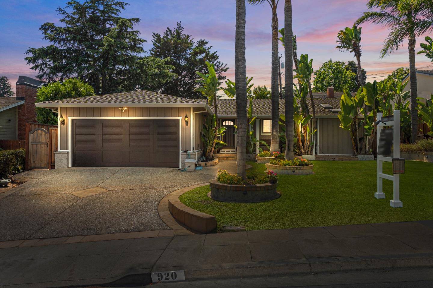 Detail Gallery Image 3 of 37 For 920 Stony Hill Rd, Redwood City,  CA 94061 - 3 Beds | 2 Baths