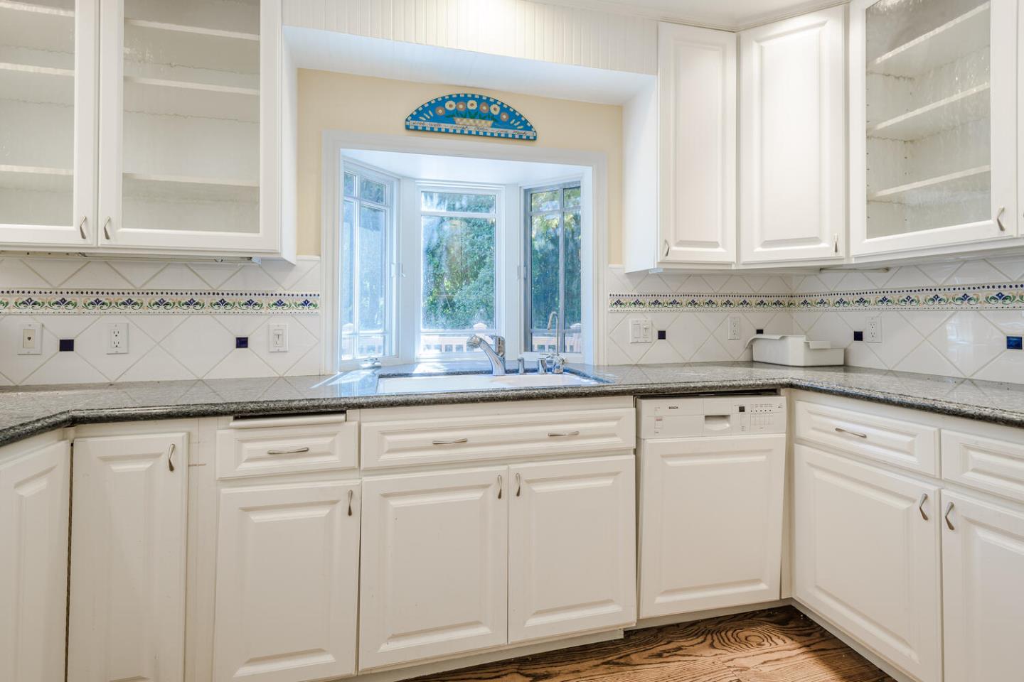 Detail Gallery Image 10 of 30 For 221 Parrott Dr, San Mateo,  CA 94402 - 3 Beds | 3 Baths