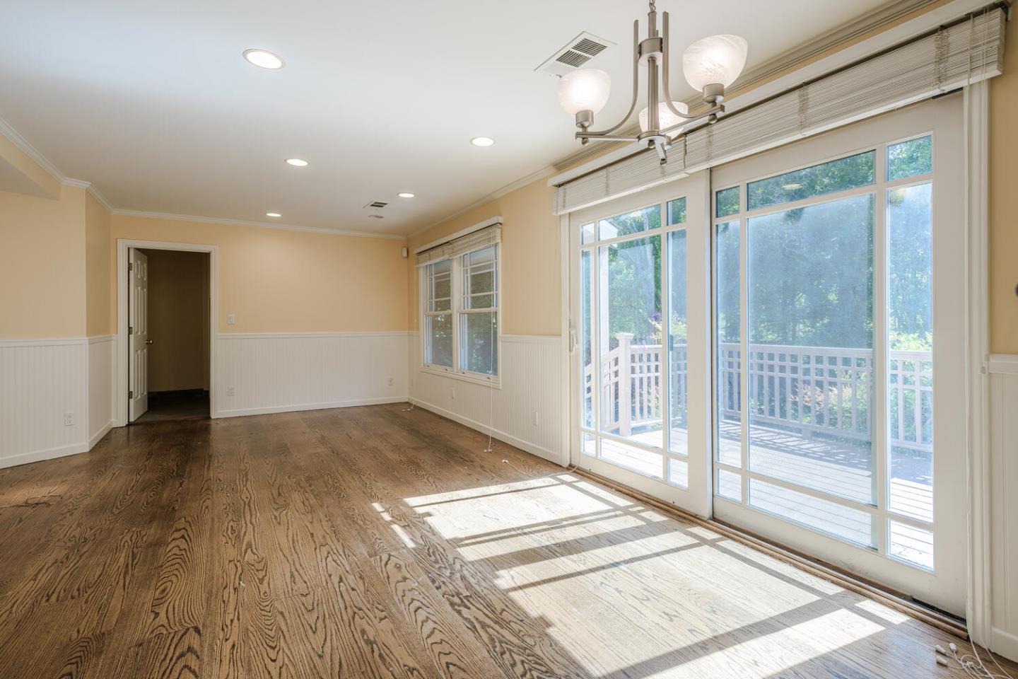 Detail Gallery Image 11 of 30 For 221 Parrott Dr, San Mateo,  CA 94402 - 3 Beds | 3 Baths