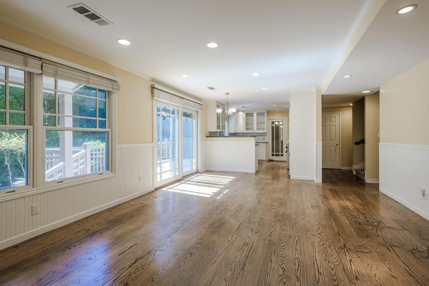 Detail Gallery Image 12 of 30 For 221 Parrott Dr, San Mateo,  CA 94402 - 3 Beds | 3 Baths