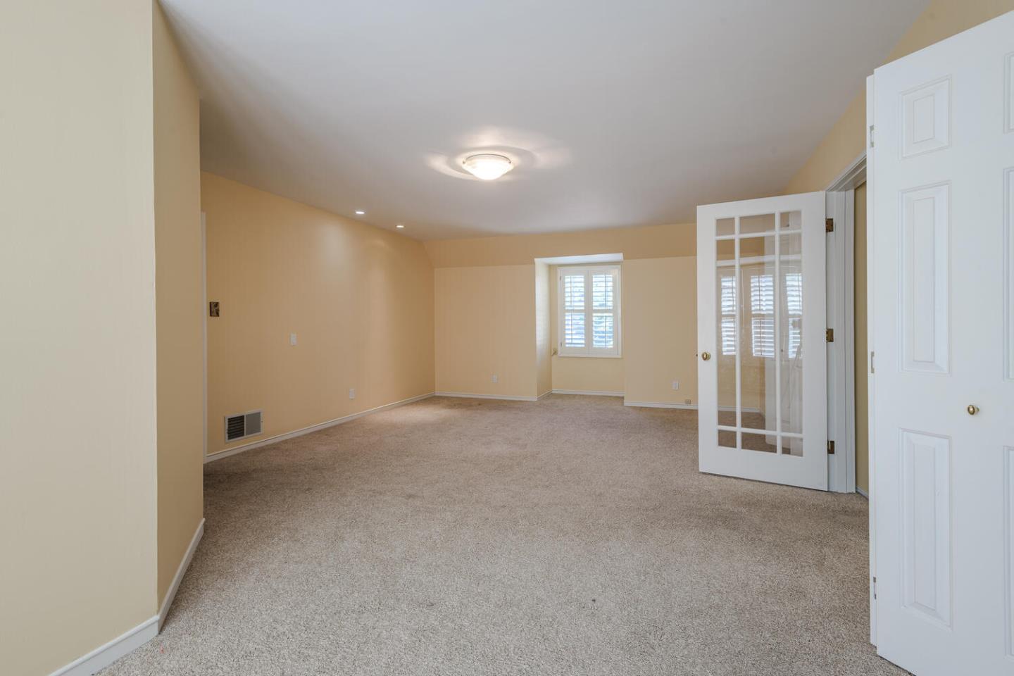 Detail Gallery Image 14 of 30 For 221 Parrott Dr, San Mateo,  CA 94402 - 3 Beds | 3 Baths