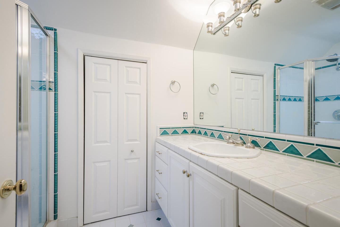 Detail Gallery Image 17 of 30 For 221 Parrott Dr, San Mateo,  CA 94402 - 3 Beds | 3 Baths