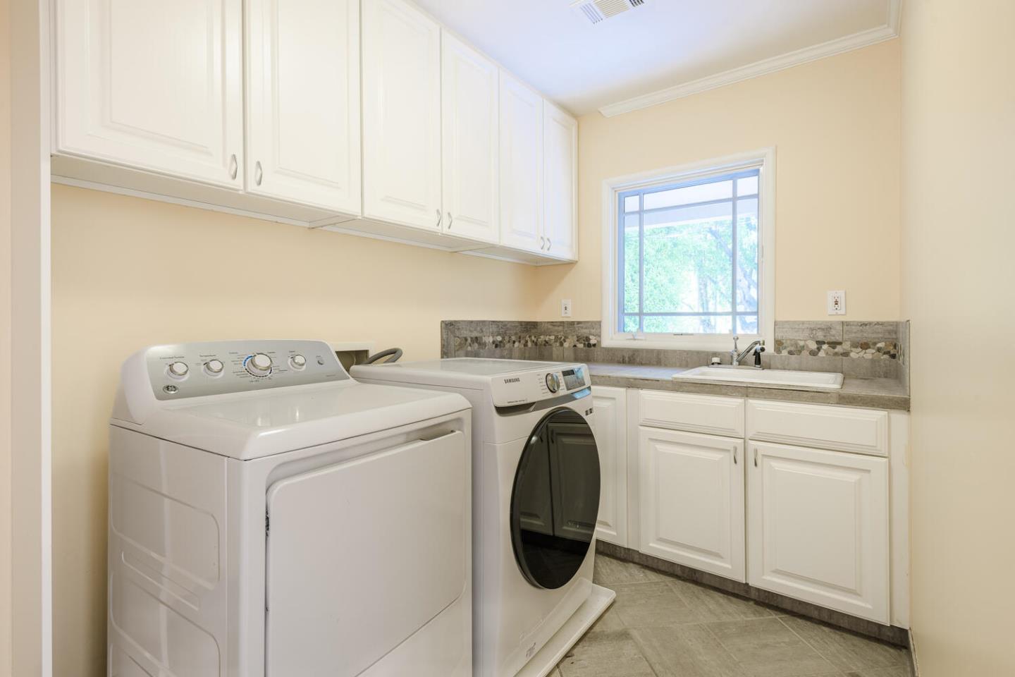 Detail Gallery Image 25 of 30 For 221 Parrott Dr, San Mateo,  CA 94402 - 3 Beds | 3 Baths