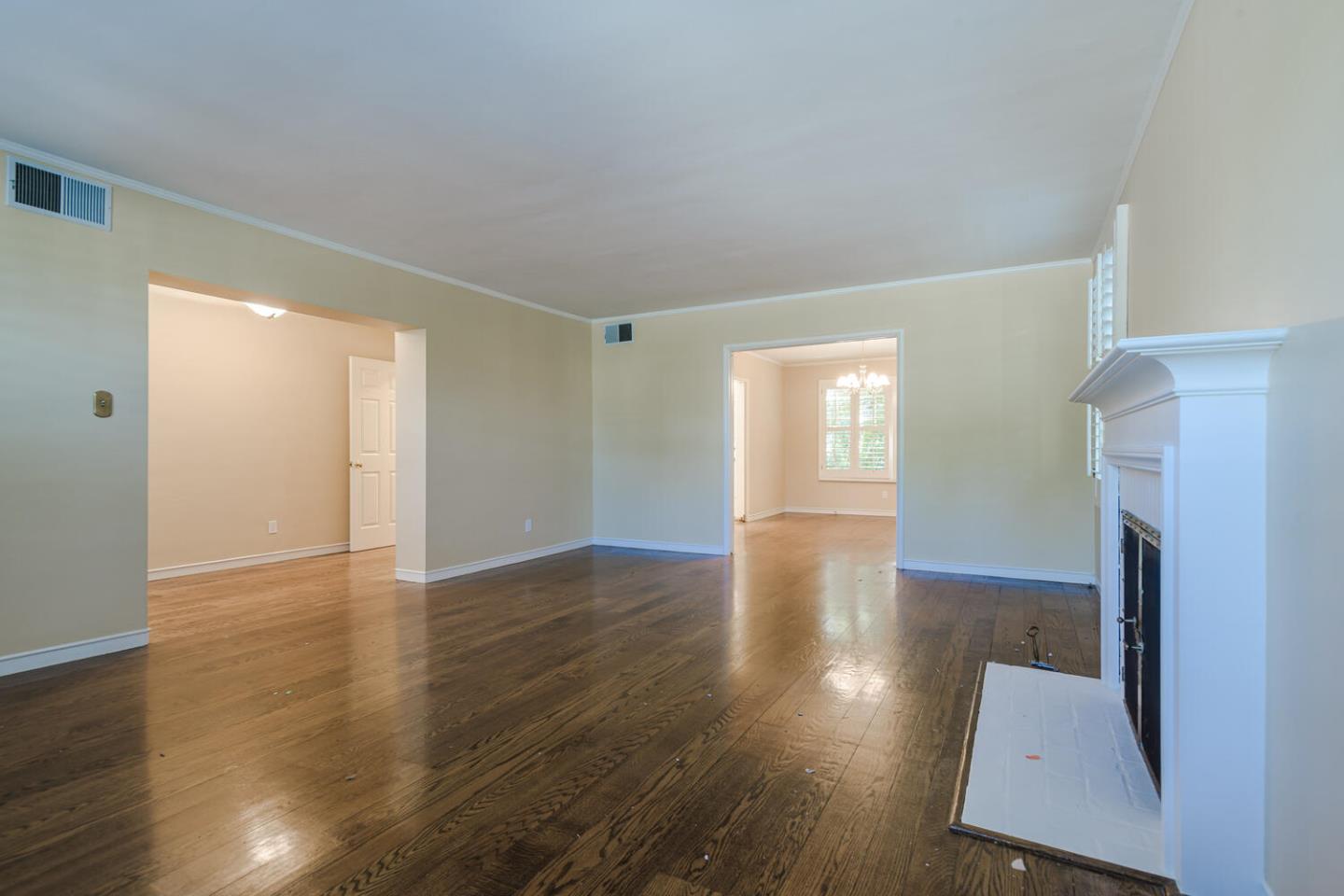 Detail Gallery Image 4 of 30 For 221 Parrott Dr, San Mateo,  CA 94402 - 3 Beds | 3 Baths