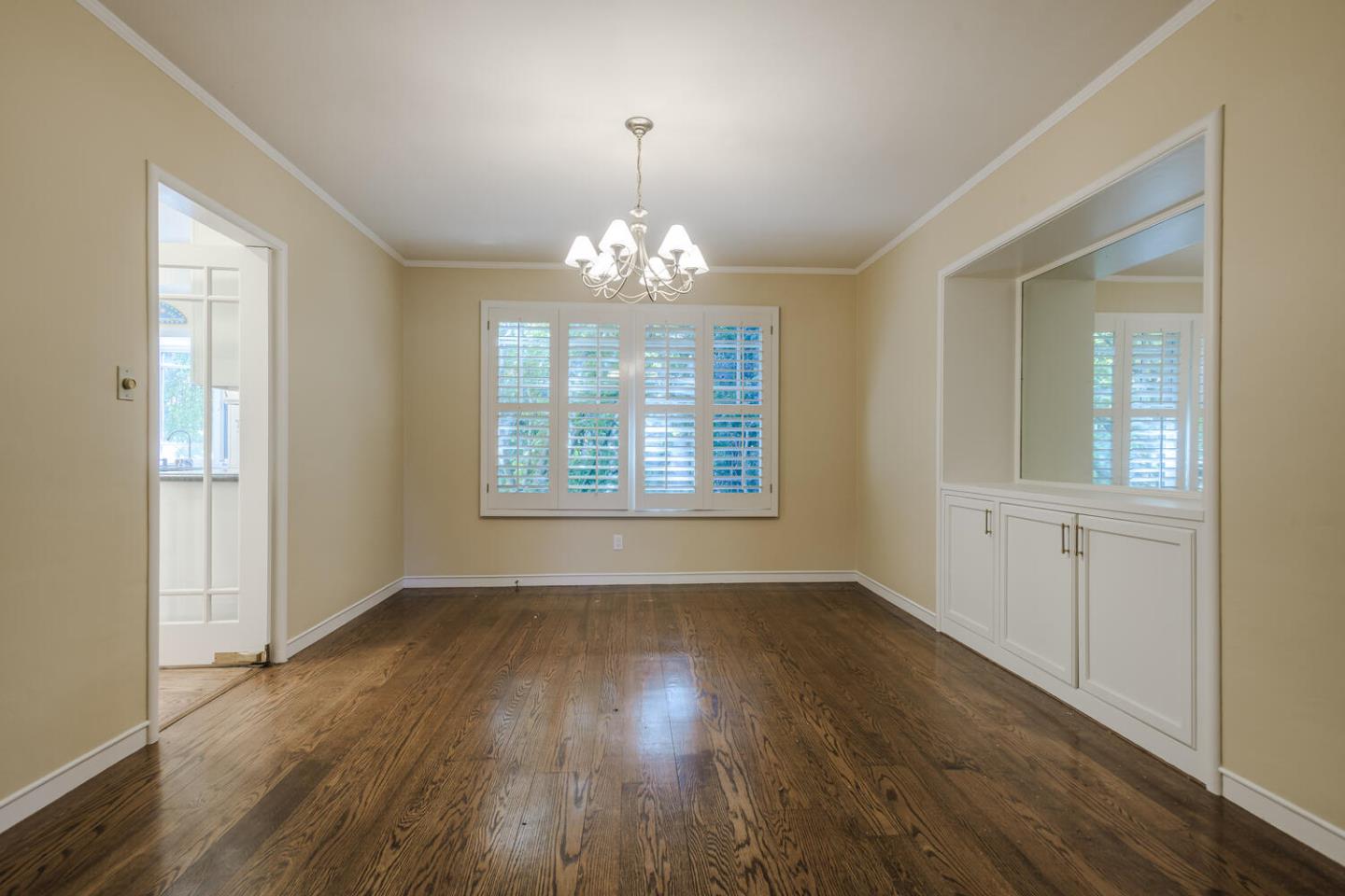 Detail Gallery Image 5 of 30 For 221 Parrott Dr, San Mateo,  CA 94402 - 3 Beds | 3 Baths