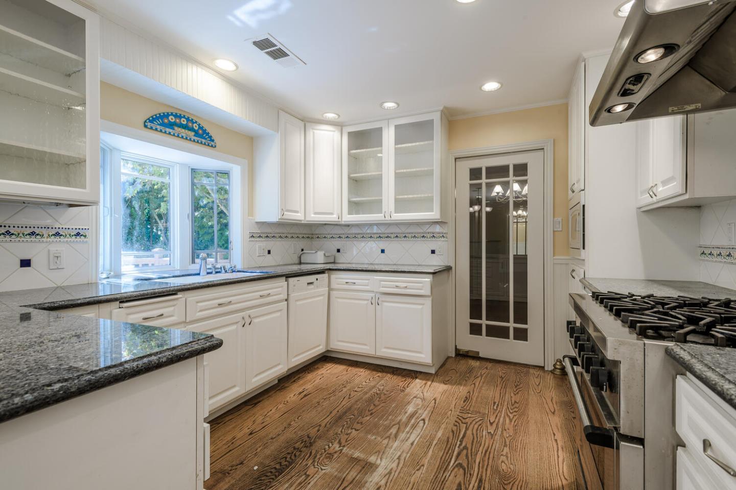 Detail Gallery Image 8 of 30 For 221 Parrott Dr, San Mateo,  CA 94402 - 3 Beds | 3 Baths