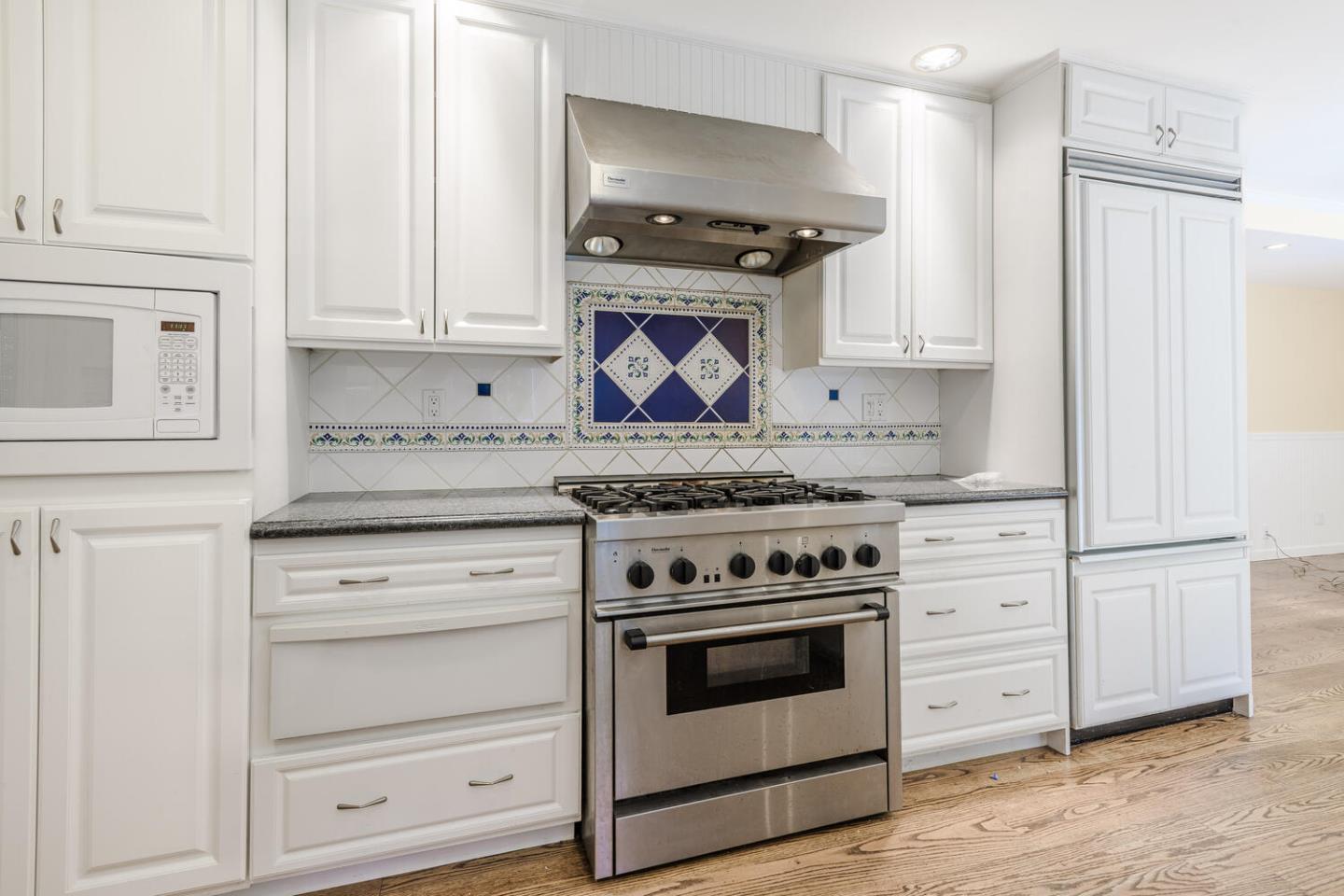 Detail Gallery Image 9 of 30 For 221 Parrott Dr, San Mateo,  CA 94402 - 3 Beds | 3 Baths